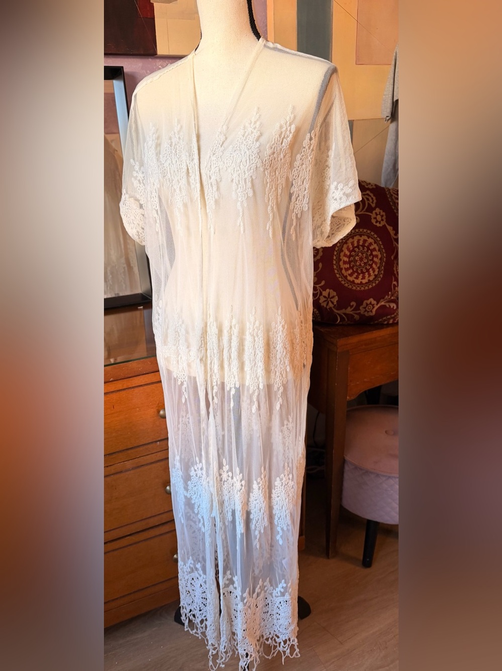 Alluring Beulah Lace embroidered Sheer Lace Duster Robe in Ivory - Picture 3 of 10